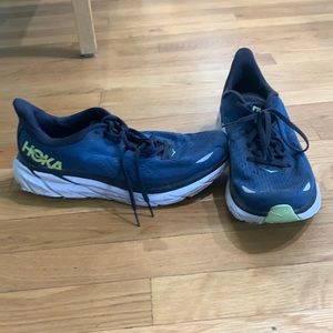 Men's size 9 Hoka Clifton 8.